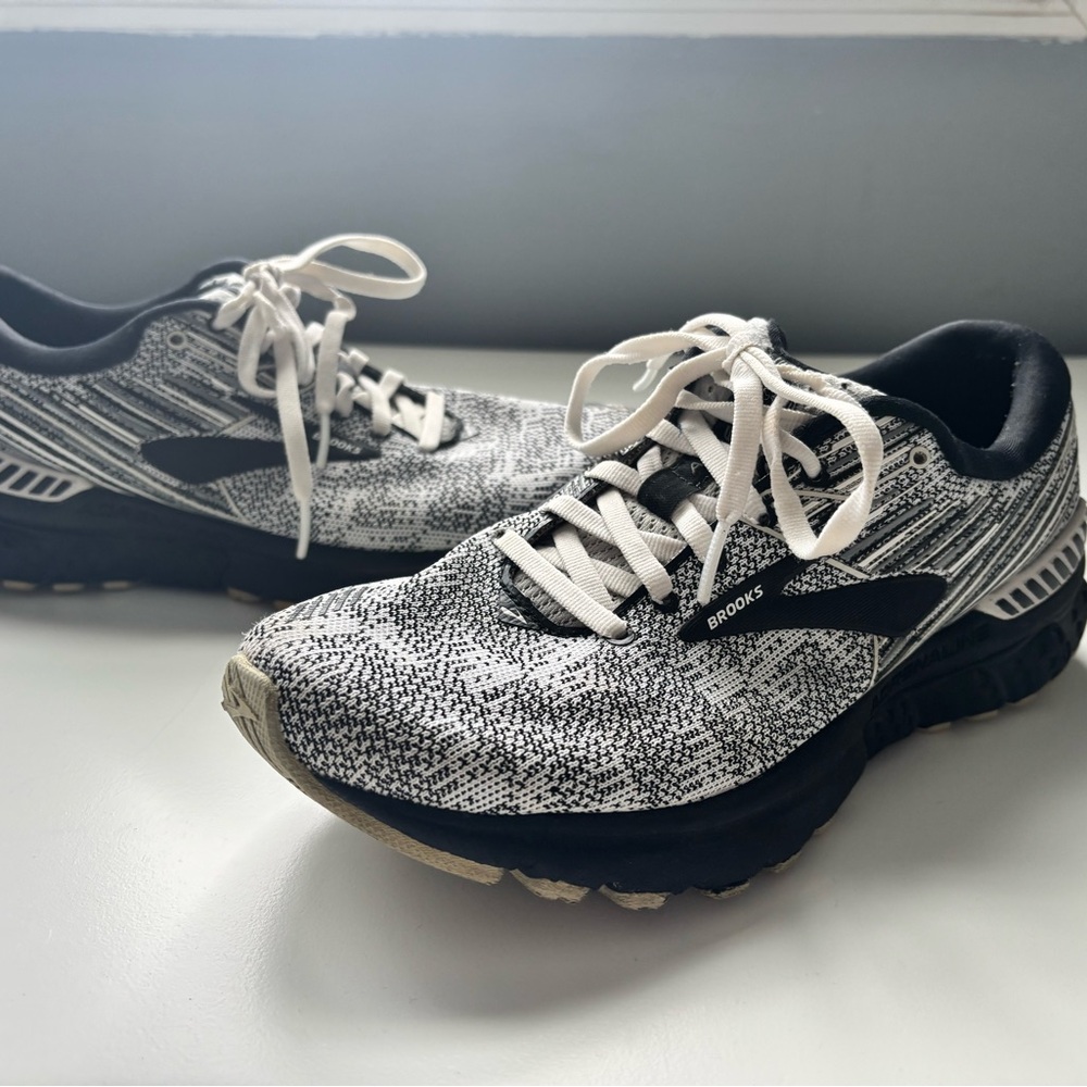 Brooks Adrenaline 19 Running Shoes Size 7.5